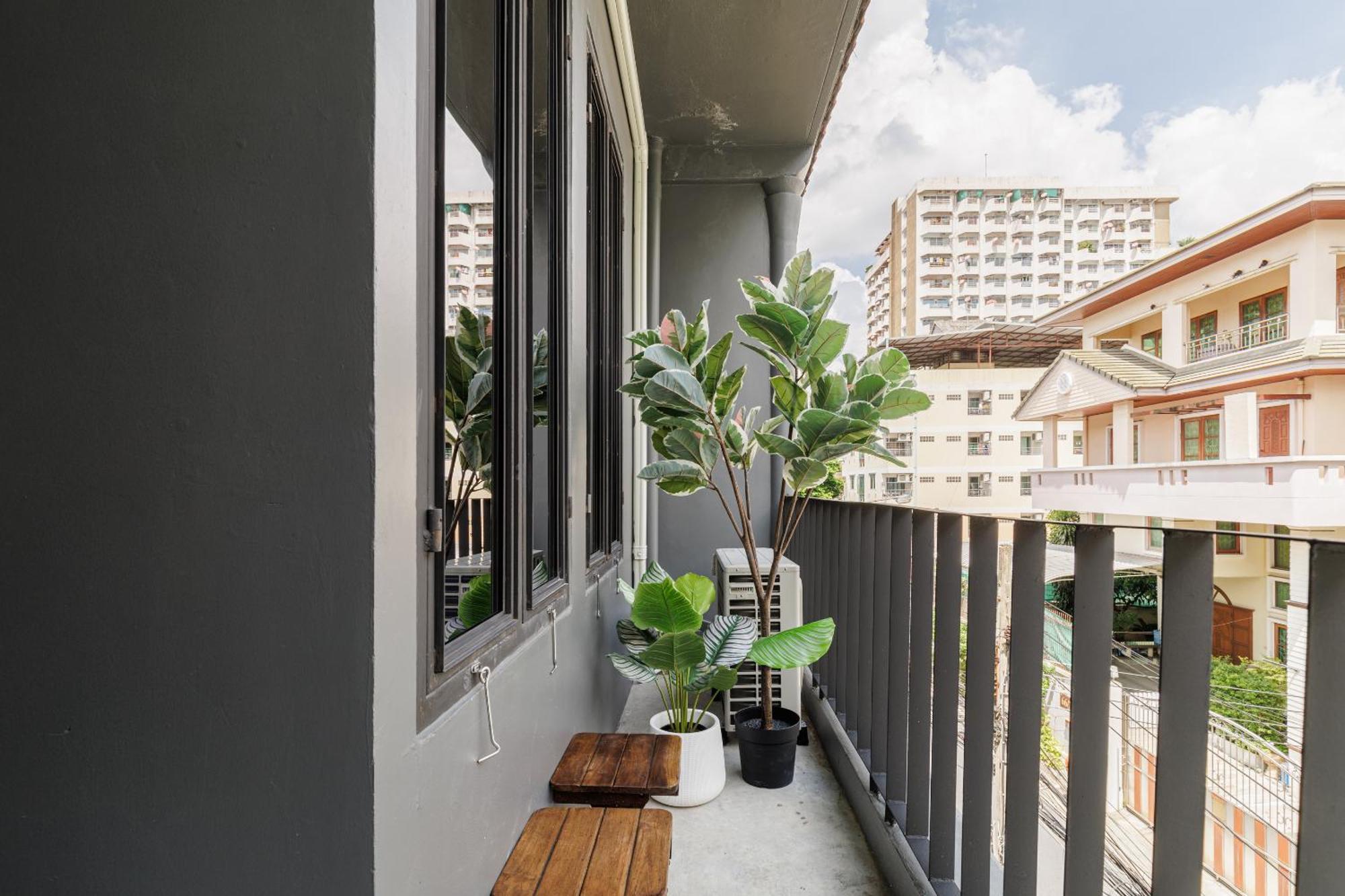 Wabisabi Bangkok 3 Min To Train Station Hotel ภายนอก รูปภาพ